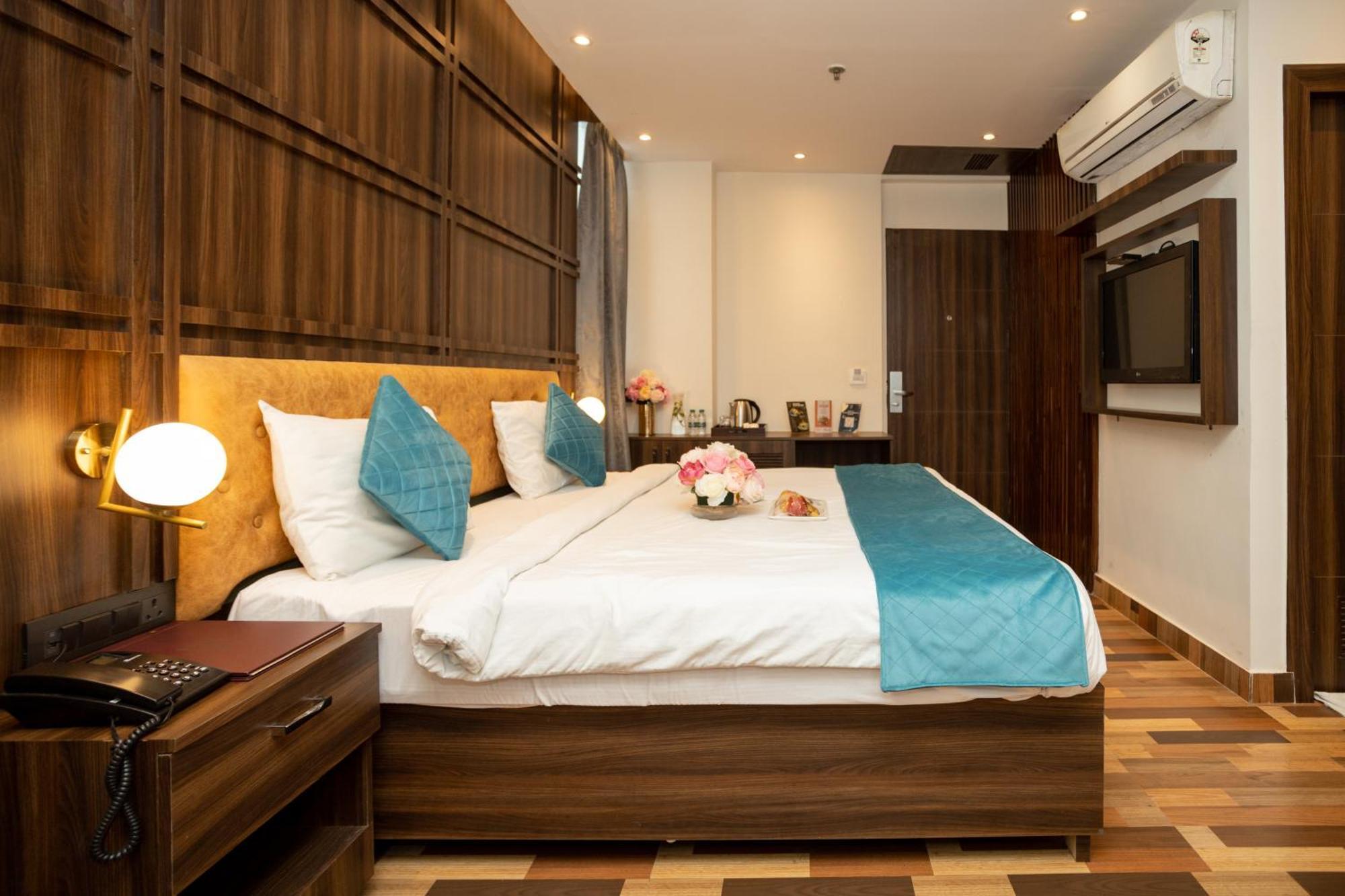 Hyphen Business Hotel Noida Zewnętrze zdjęcie