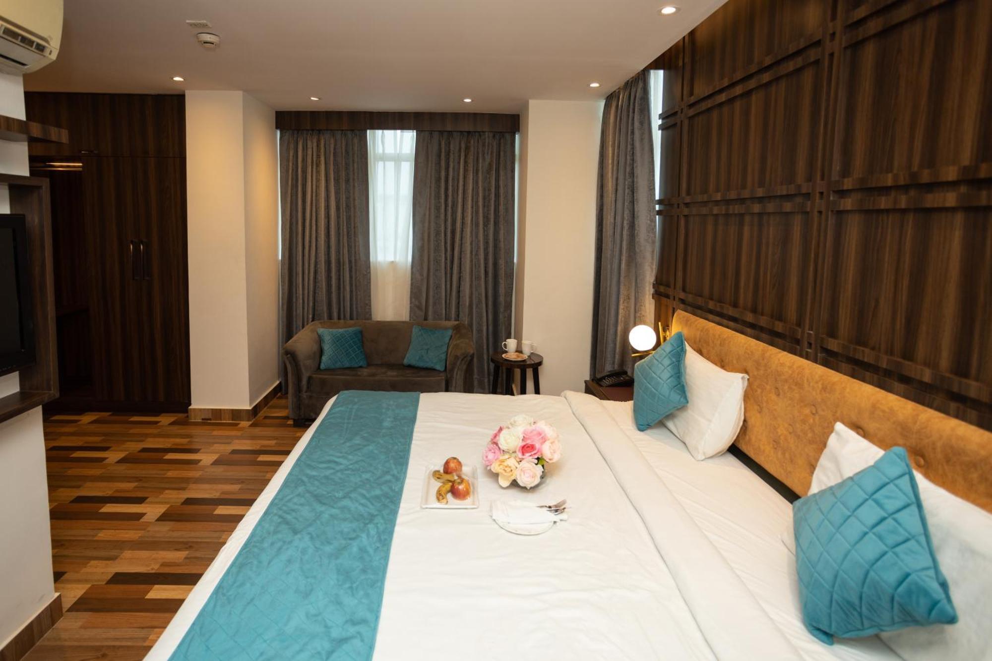 Hyphen Business Hotel Noida Zewnętrze zdjęcie