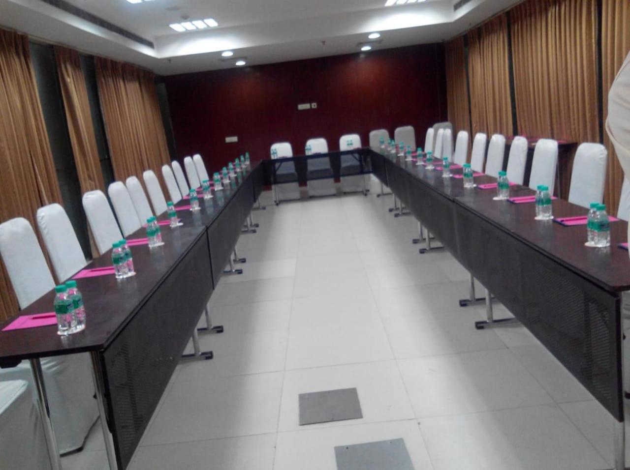 Hyphen Business Hotel Noida Zewnętrze zdjęcie