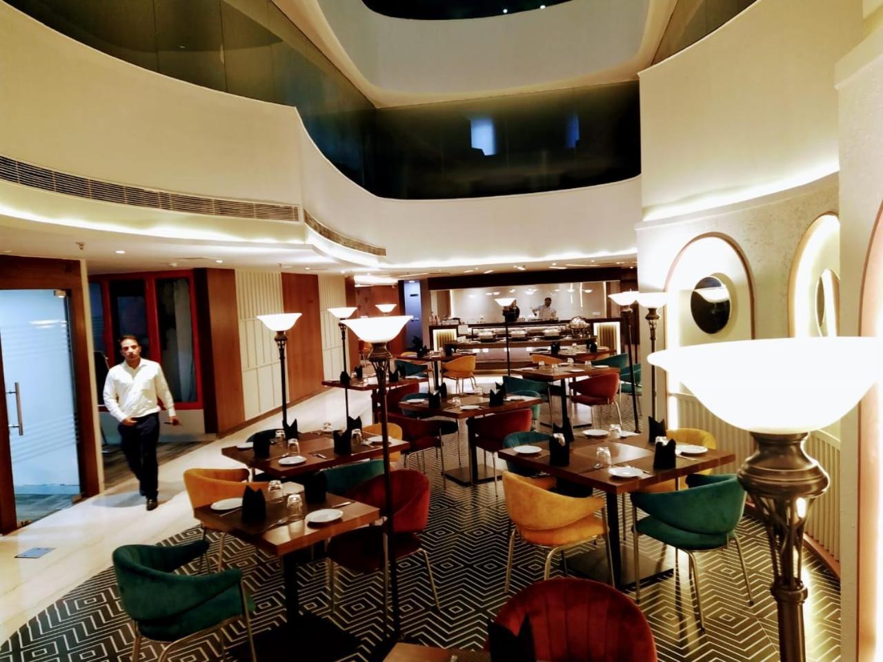 Hyphen Business Hotel Noida Zewnętrze zdjęcie