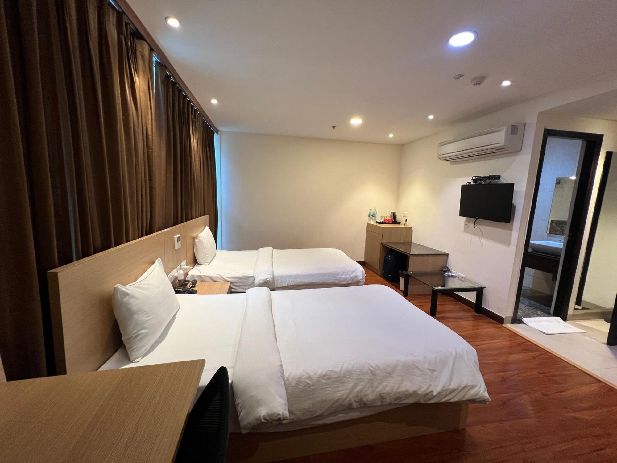Hyphen Business Hotel Noida Zewnętrze zdjęcie