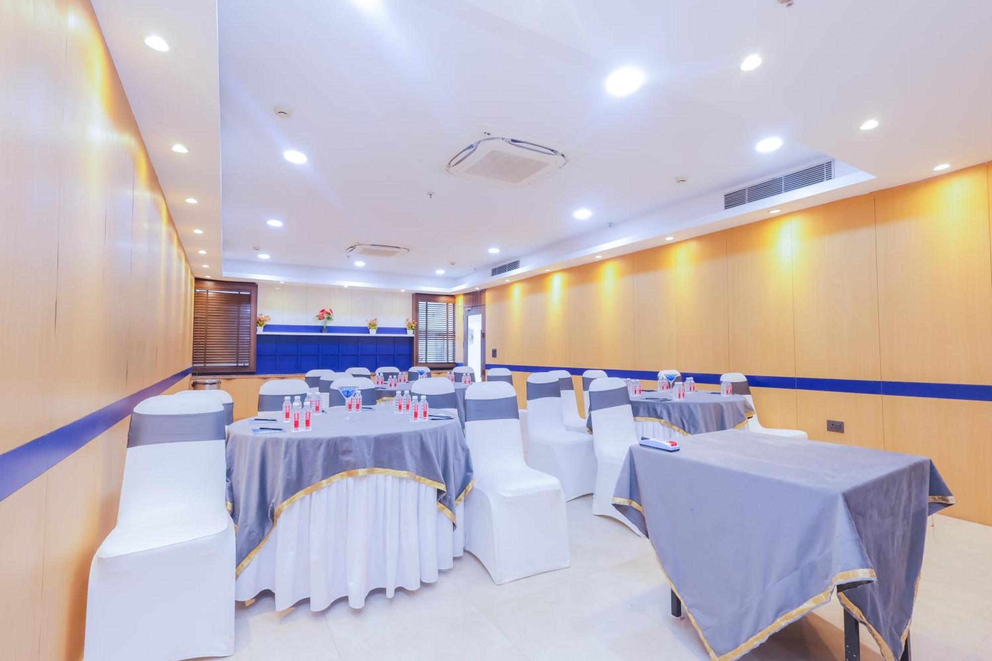 Hyphen Business Hotel Noida Zewnętrze zdjęcie